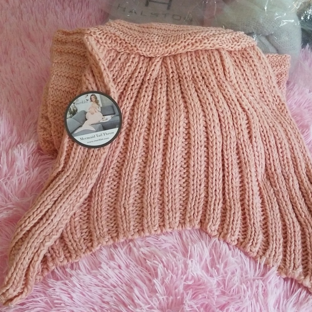 Merklet Mermaid Tail Throw